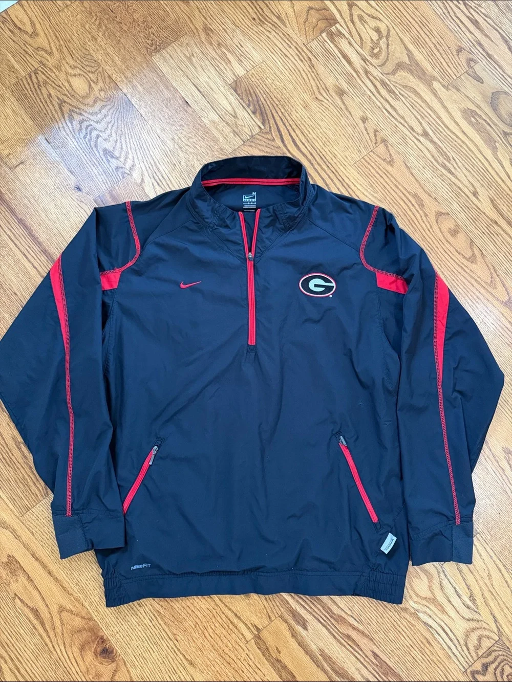Nike Georgia Bulldogs Quarter Zip Pullover. Size Medium. Like New Condition. UGA